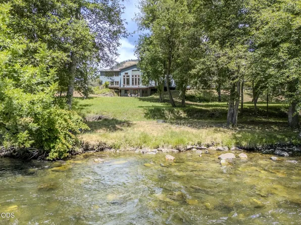 2076 Upper Applegate Rd, Jacksonville, OR 97530