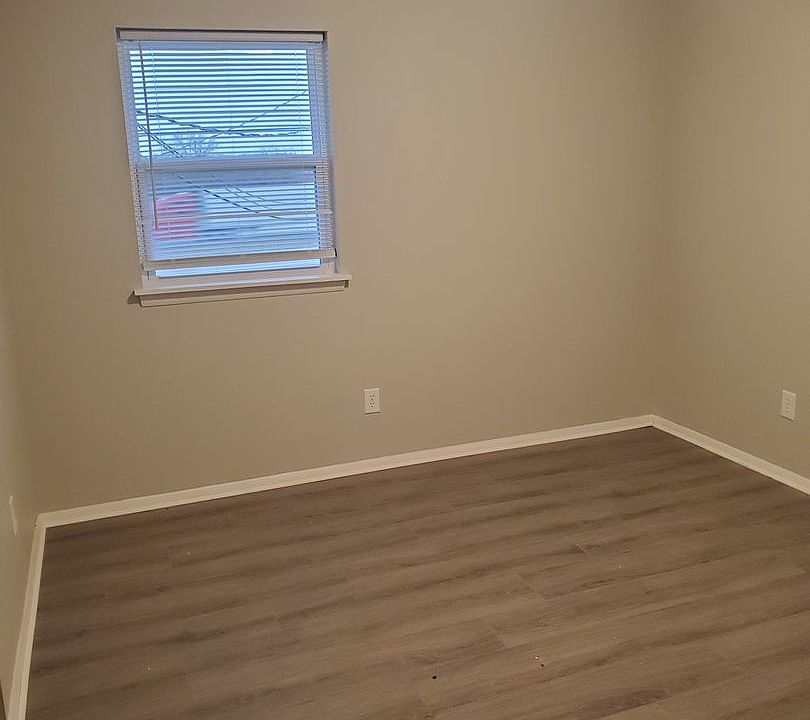 2nd image of 734 Demaret Dr APT D