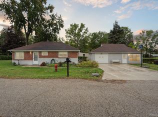 2276 Rollins St, Grand Blanc, MI 48439