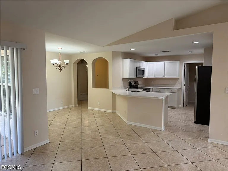 3527 NE 19th Pl — Photo 11