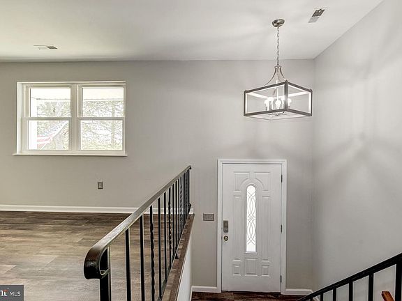2nd image of 206 Maple Ave
