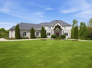 9 Falcon Lakes Dr, South Barrington, IL 60010