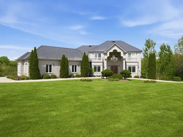 9 Falcon Lakes Dr, South Barrington, IL 60010