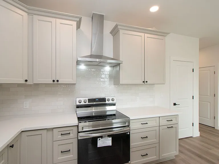 1104 W Lauridsen Blvd #1-4 — Photo 12