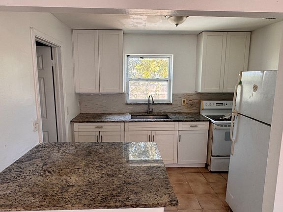 3rd image of 3020 Greenwood Ave