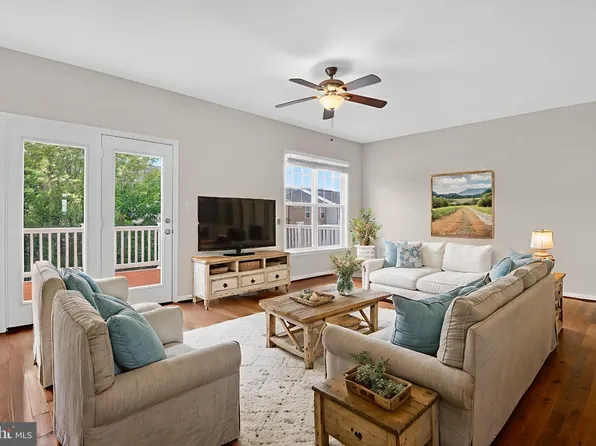 9218 Dawkins Crest Cir, Bristow, VA 20136