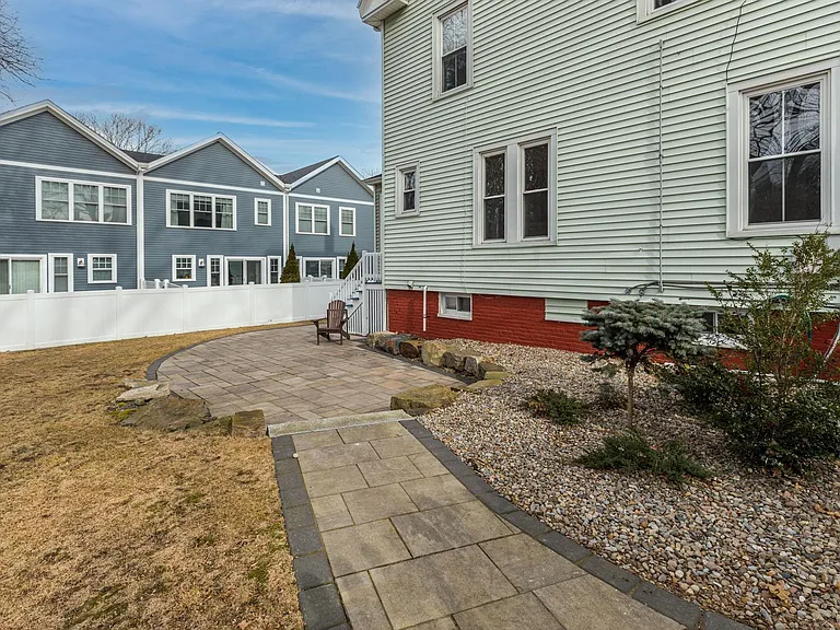 25 Friend St — Photo 11