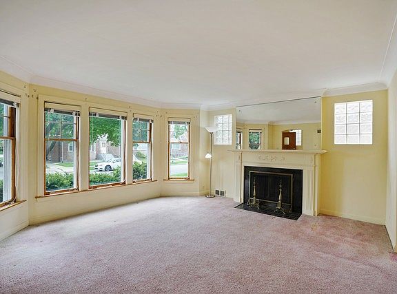 2nd image of 5824 N Melvina Ave