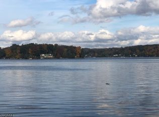 333 W Shore Trl #1, Sparta, NJ 07871