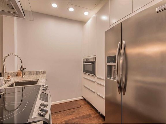 3rd image of 3940 Hawthorne Ave APT 6