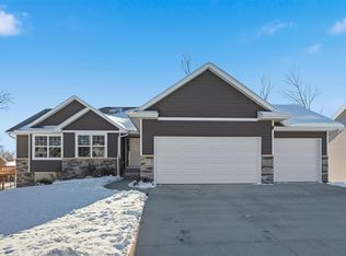 2103 Shady Grove Rd SW, Cedar Rapids, IA 52404