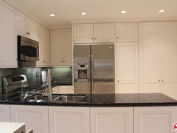 4th image of 11438 Moorpark St Unit 3