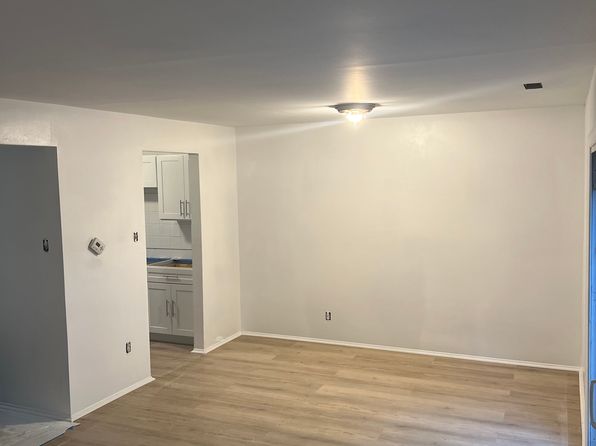 1303 Roberts Ln