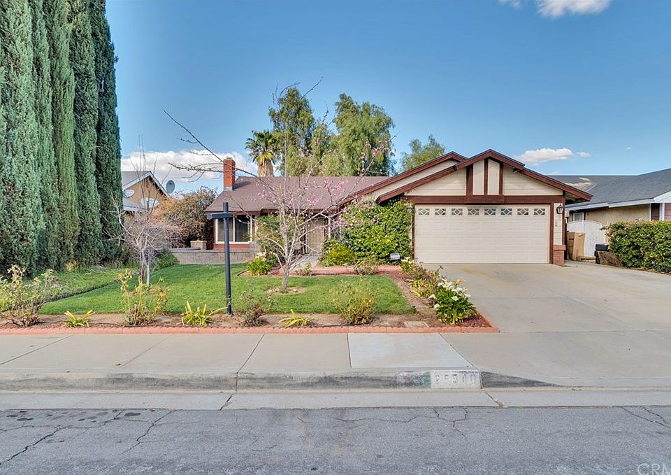 1st image of 25540 Delphinium Ave