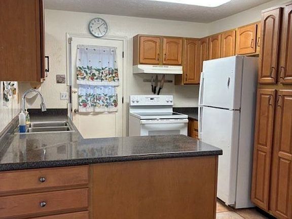 3rd image of 3275 Kihapai Pl