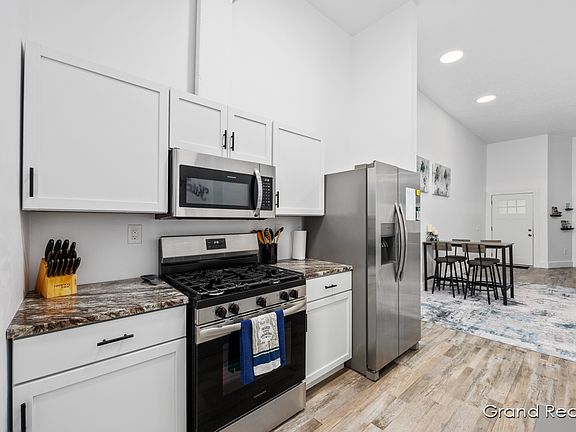 5th image of 356 Spencer St NE #1
