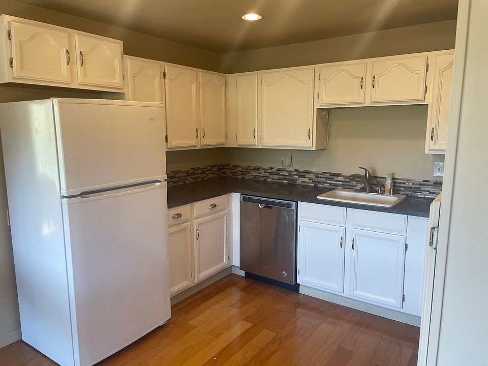 Full kitchen with dishwasher, garbage disposal, oven with electric stove top, and above range microwave