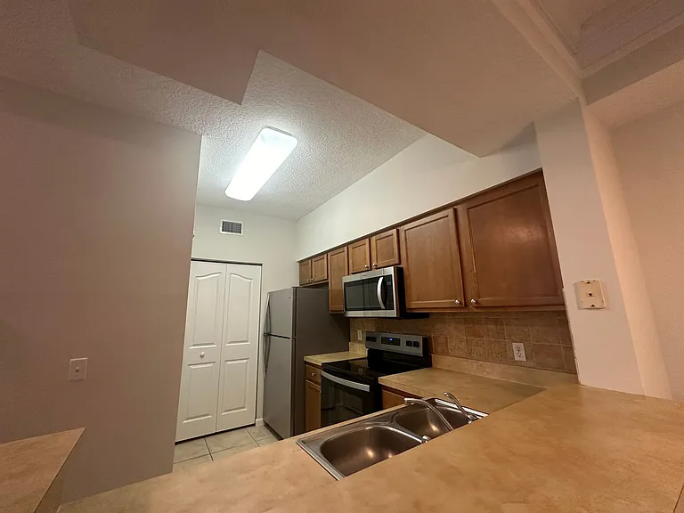 2210 Myrtlewood Cir E — Photo 8