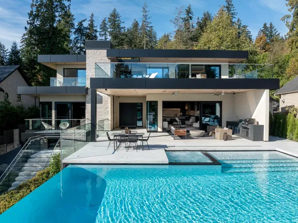 449 Hillcrest St, West Vancouver, BC V7V 2L8