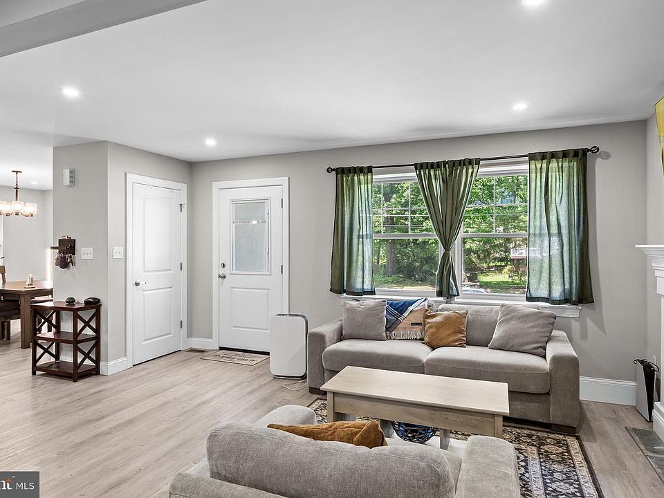 1st image of 62 Higgins Ave