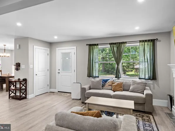 62 Higgins Ave, Clementon, NJ 08021