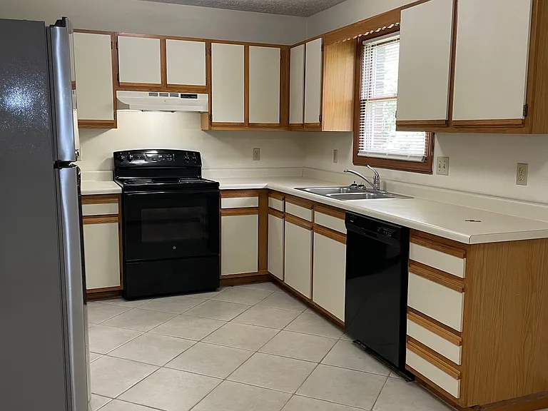 105 Mayflower Rd — Photo 9