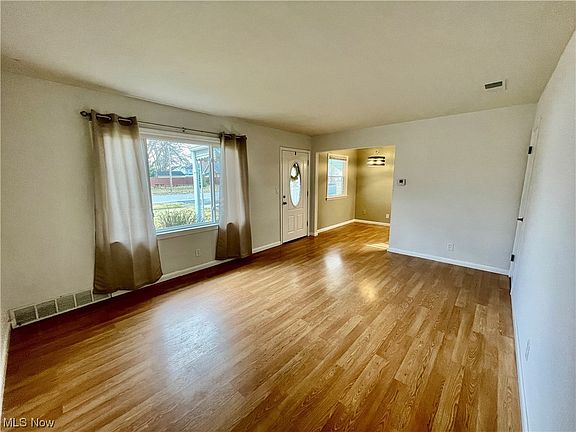 3rd image of 530 Penfield Ave