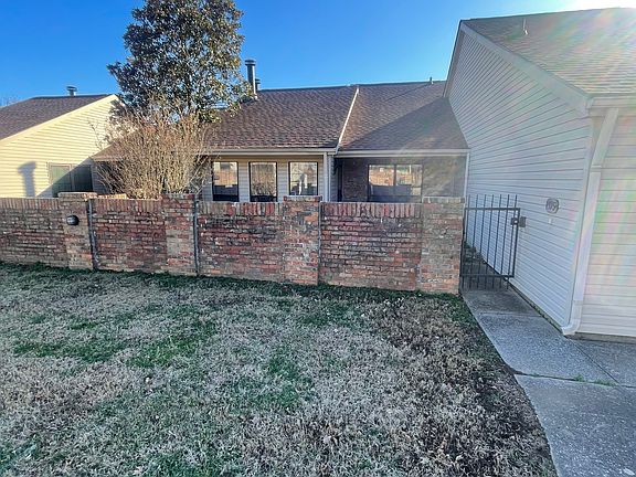 3rd image of 205 Laurel Hill Dr