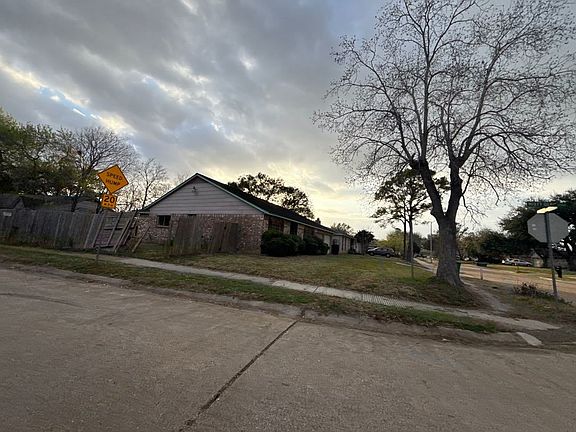 3rd image of 11503 Saulsworth St