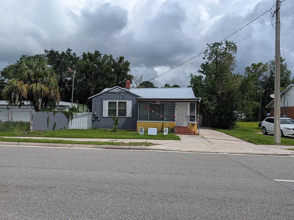 649 Golfair Blvd