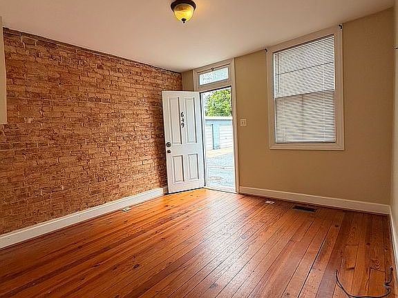 2nd image of 619 N Maxwell Ave