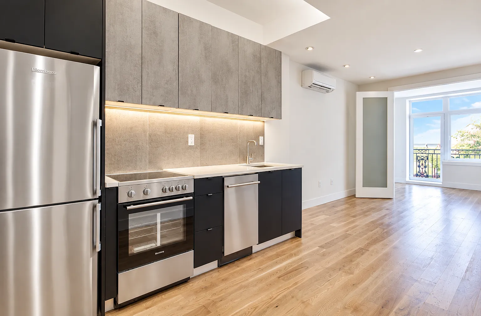 1004 Gates Avenue — Photo 2