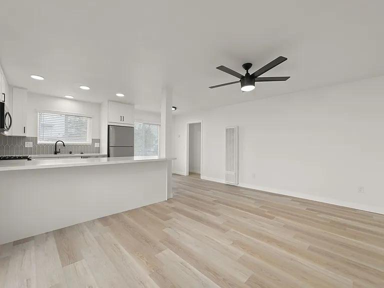 OPEN HOUSE THIS SATURDAY! The Ranch: Newly renovated 1 bed in normal heights with in-unit washer/... — Photo 4