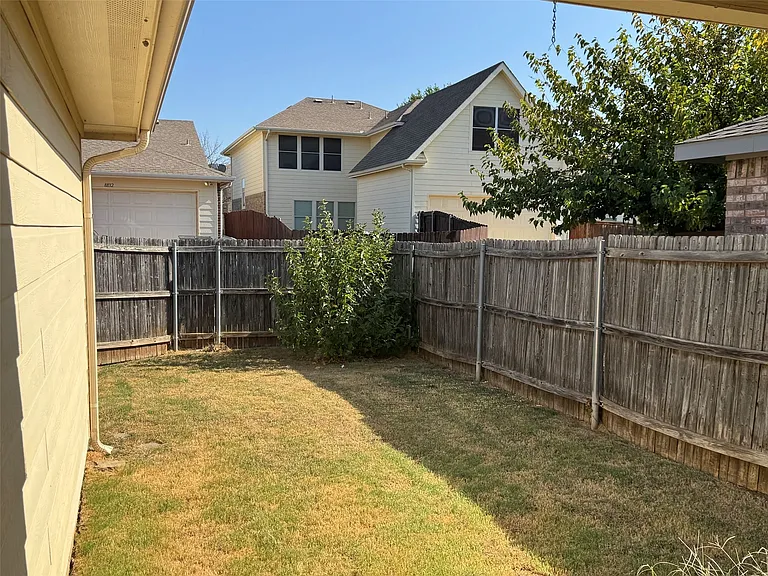 8831 Holliday Ln — Photo 10