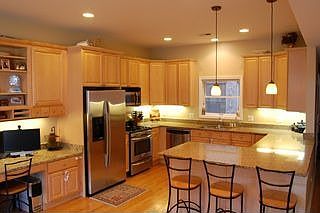 3rd image of 4738 N Lincoln Ave APT 3N