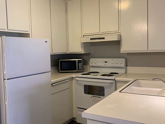 5th image of 4600 Lamont St Unit 4-329