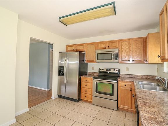 5th image of 675 Mimosa Ct