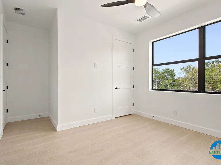 375 13th St N #2 — Photo 29