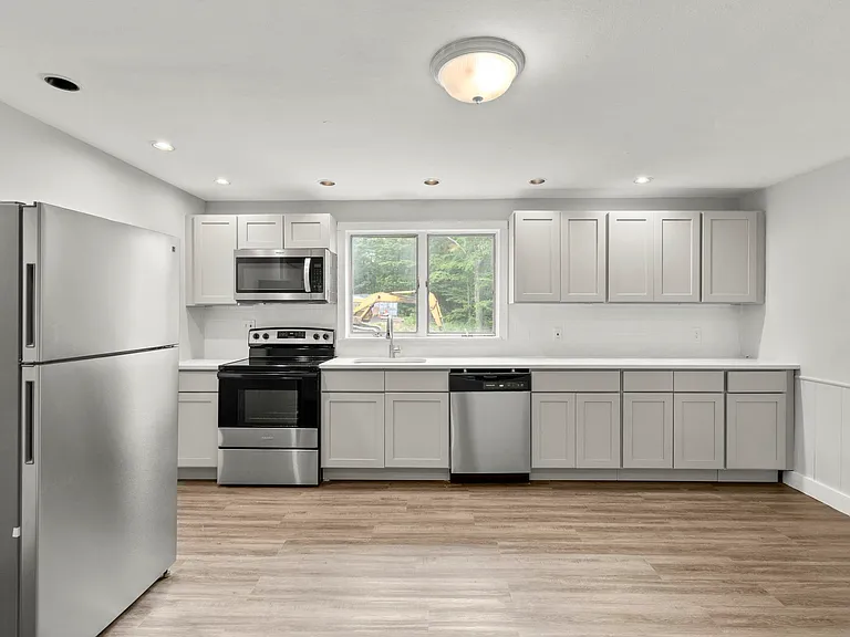 588 N Walnut St #3 — Photo 10
