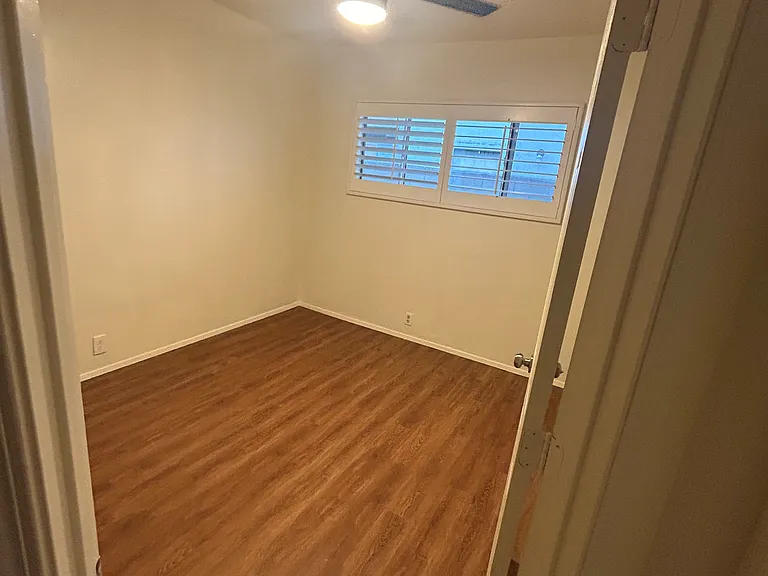 212 1/2 E Maple Ave #C — Photo 8