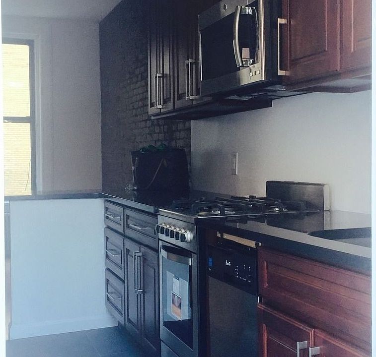 1st image of 210 W 79th St #8