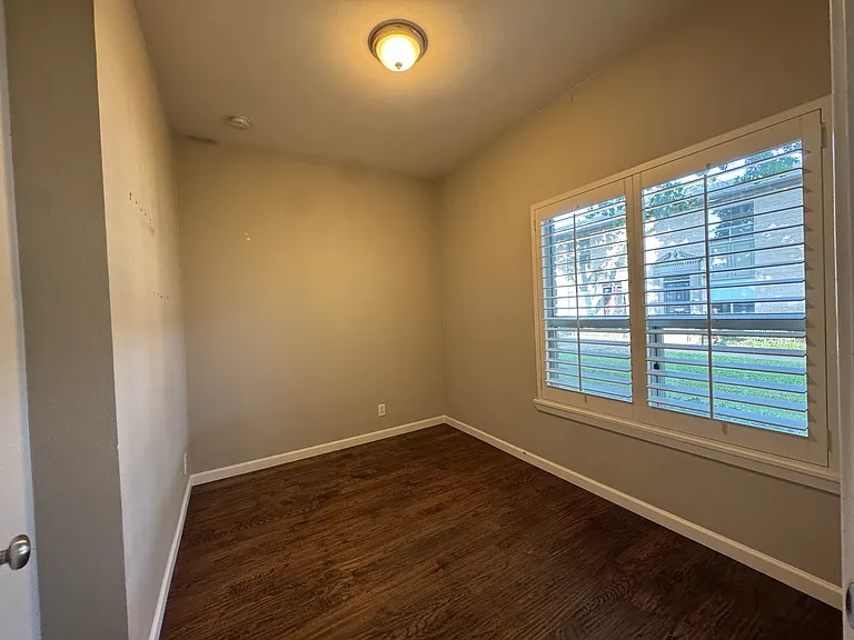 7424 W Northwest Hwy #6 — Photo 9