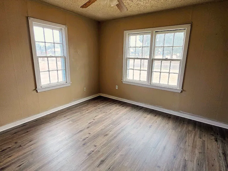 1319 Sycamore St — Photo 26