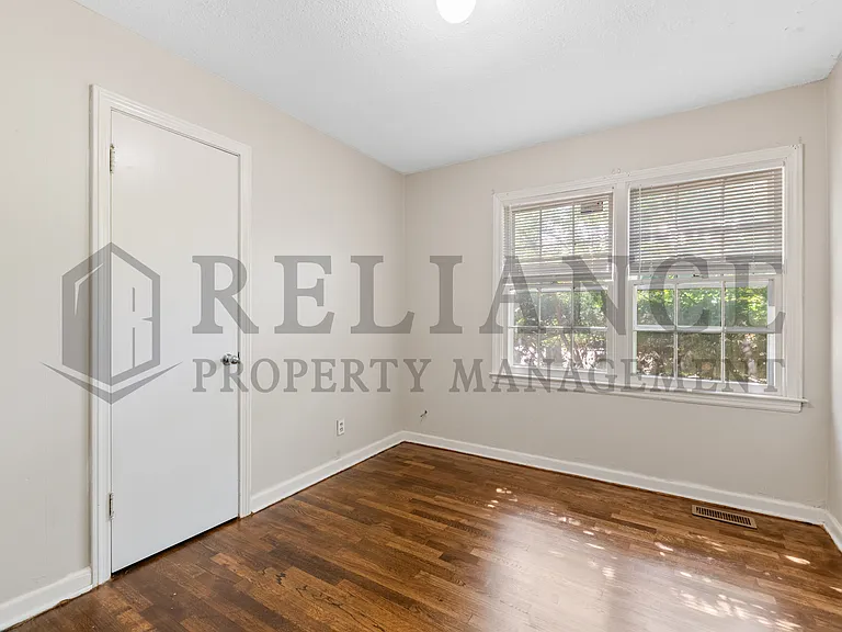 1555 N Northeast Pkwy — Photo 18
