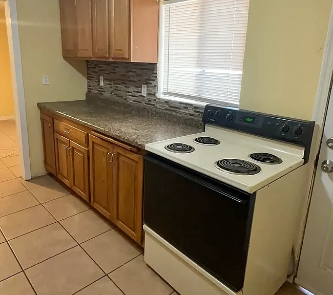 722 S Vaughn Ave — Photo 8