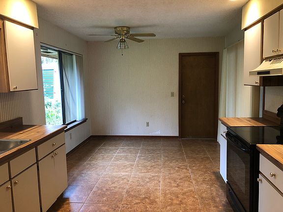 3rd image of 48 Rosewood Trl