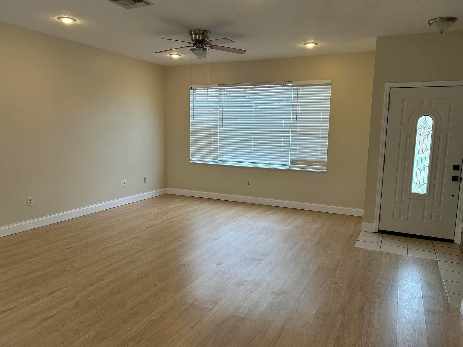 3 bed, 2.5 bath, 1405 sqft, $2,800 — Photo 4