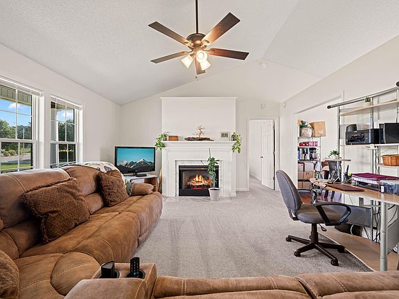 3rd image of 105 Marianna Pl