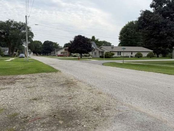 Exterior Neighborhood (street photo)