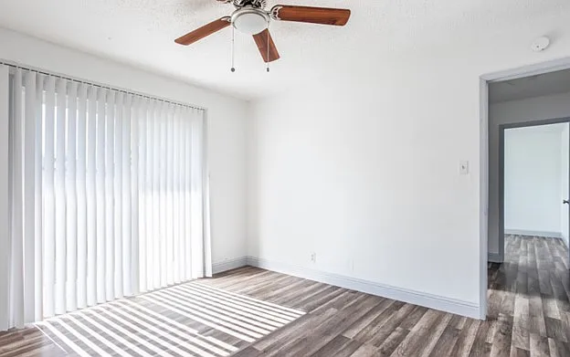 Villa Grove Apartments — Photo 7